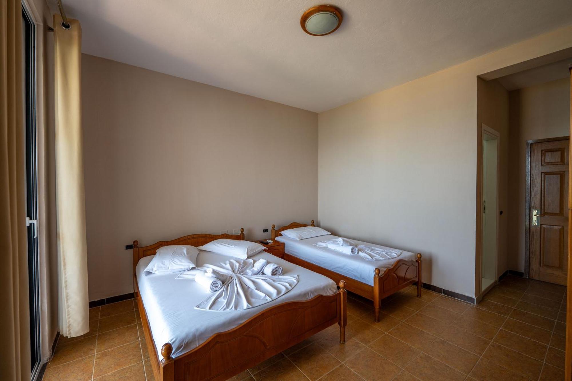 Hotel Nika Радима Экстерьер фото