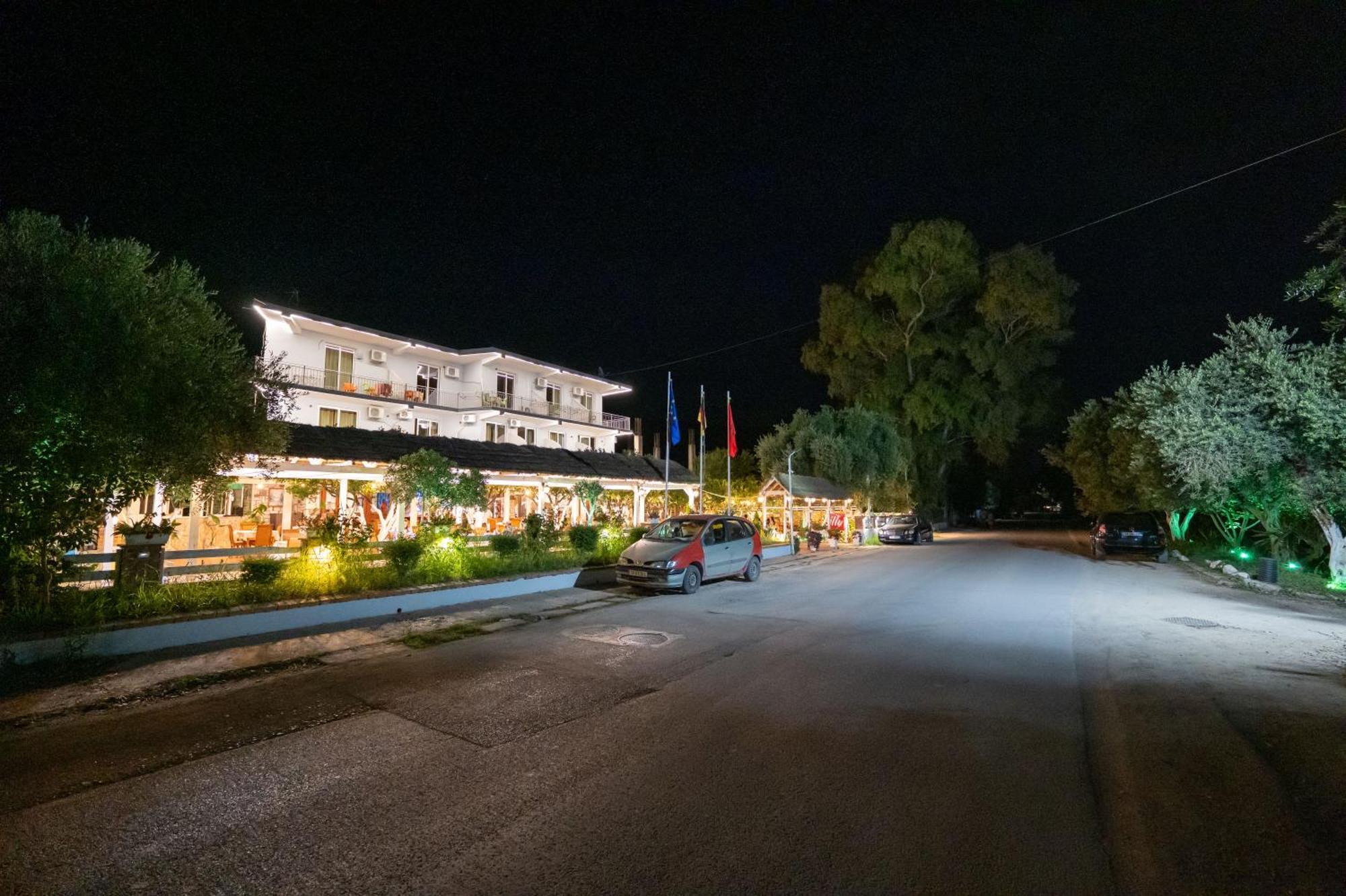 Hotel Nika Радима Экстерьер фото