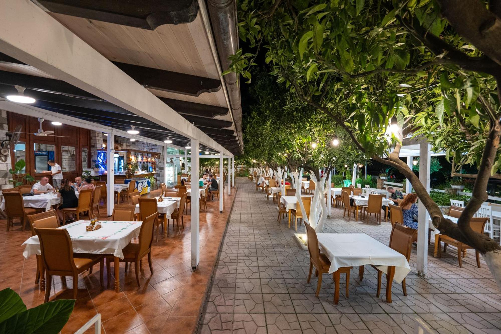 Hotel Nika Радима Экстерьер фото