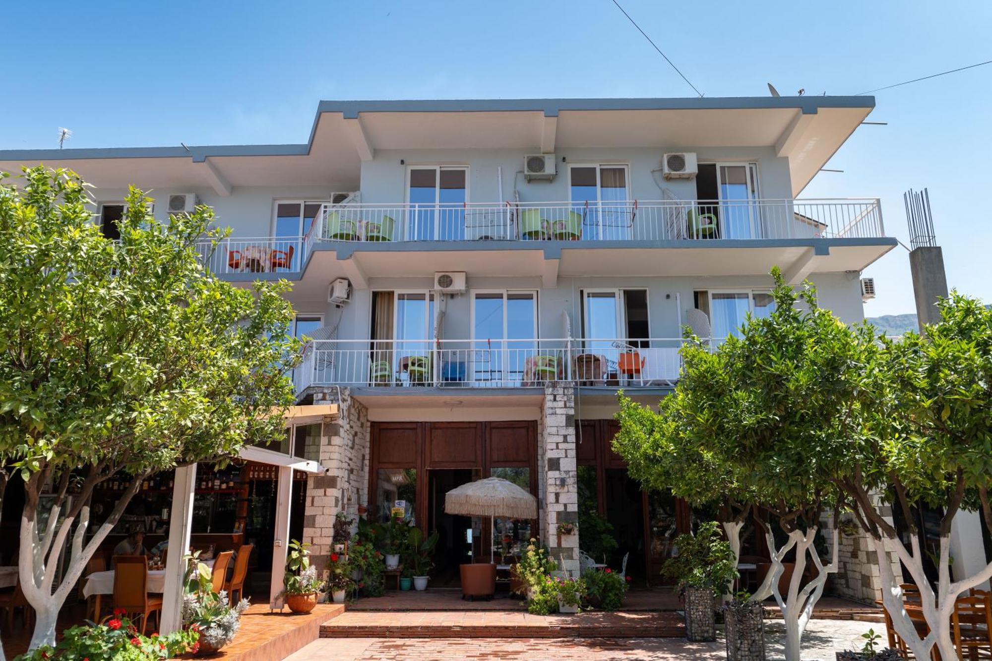 Hotel Nika Радима Экстерьер фото