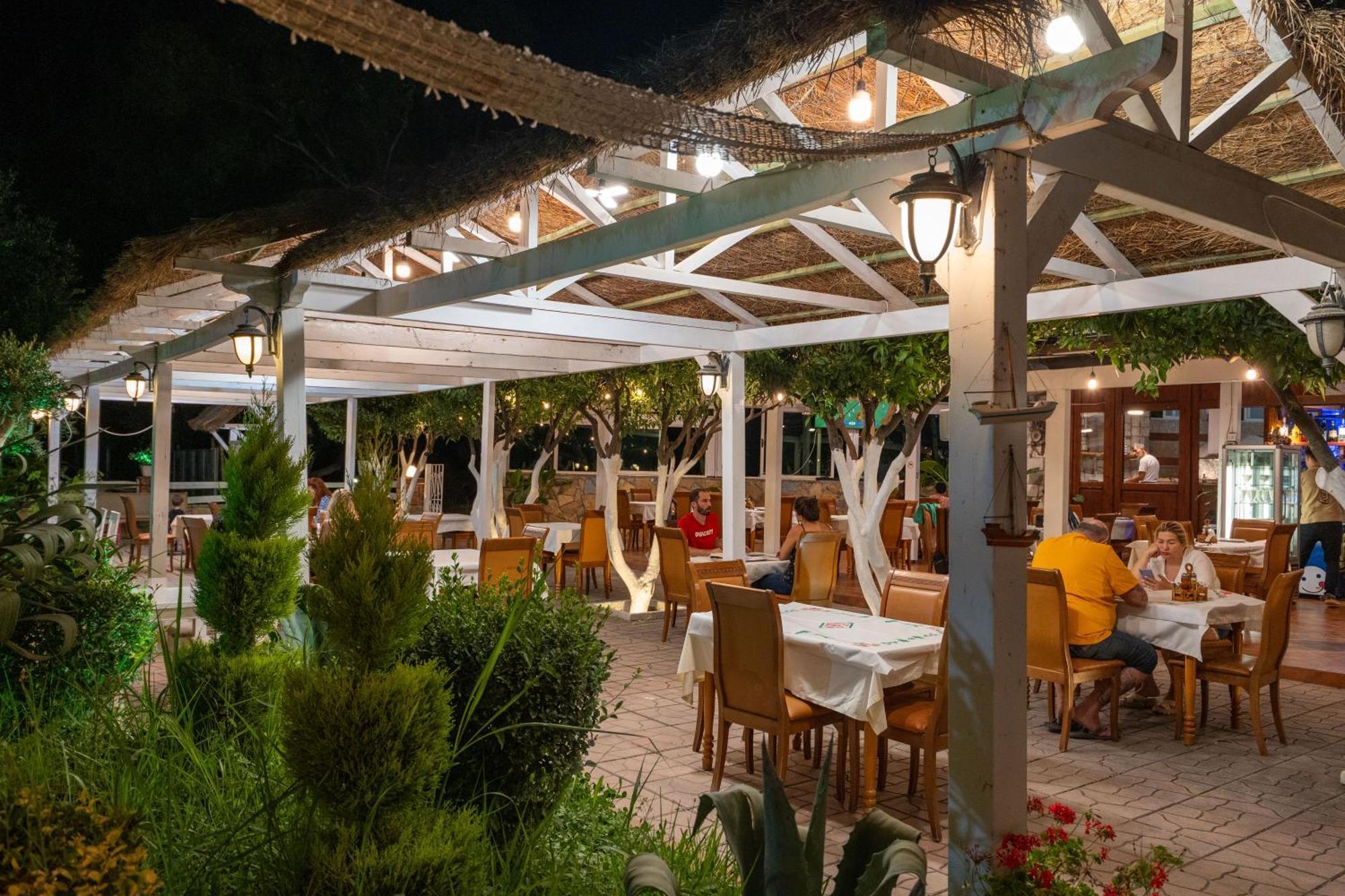 Hotel Nika Радима Экстерьер фото