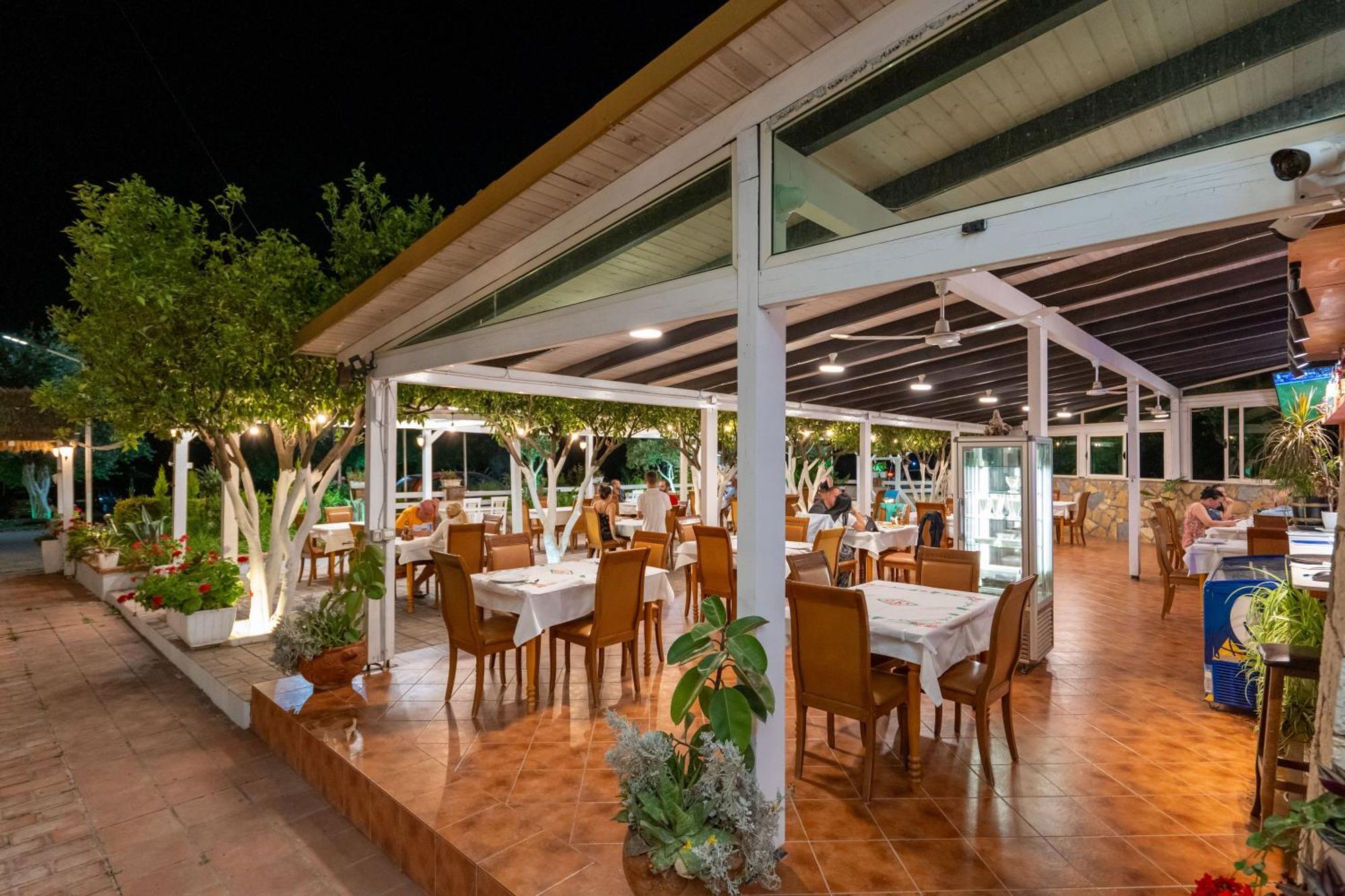 Hotel Nika Радима Экстерьер фото