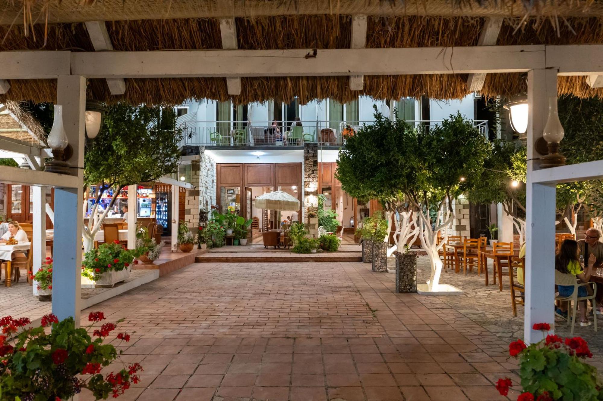Hotel Nika Радима Экстерьер фото